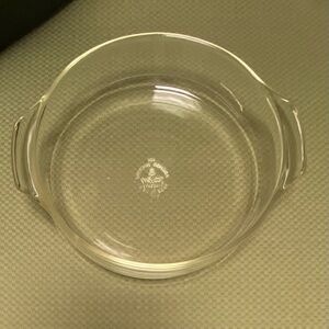 1960-1970 Vintage Anchor Hocking Fire King ovenware. 9” round pie dish.